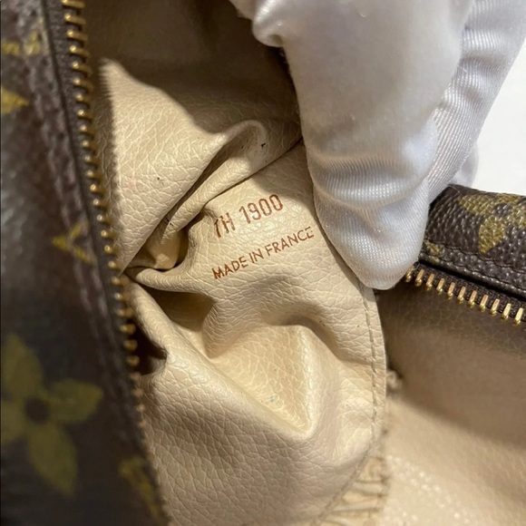 Authentic Louis Vuitton Crossbody handbag - Picture 12 of 12